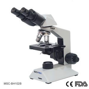 Microscopio biológico con platina mecánica de doble capa.