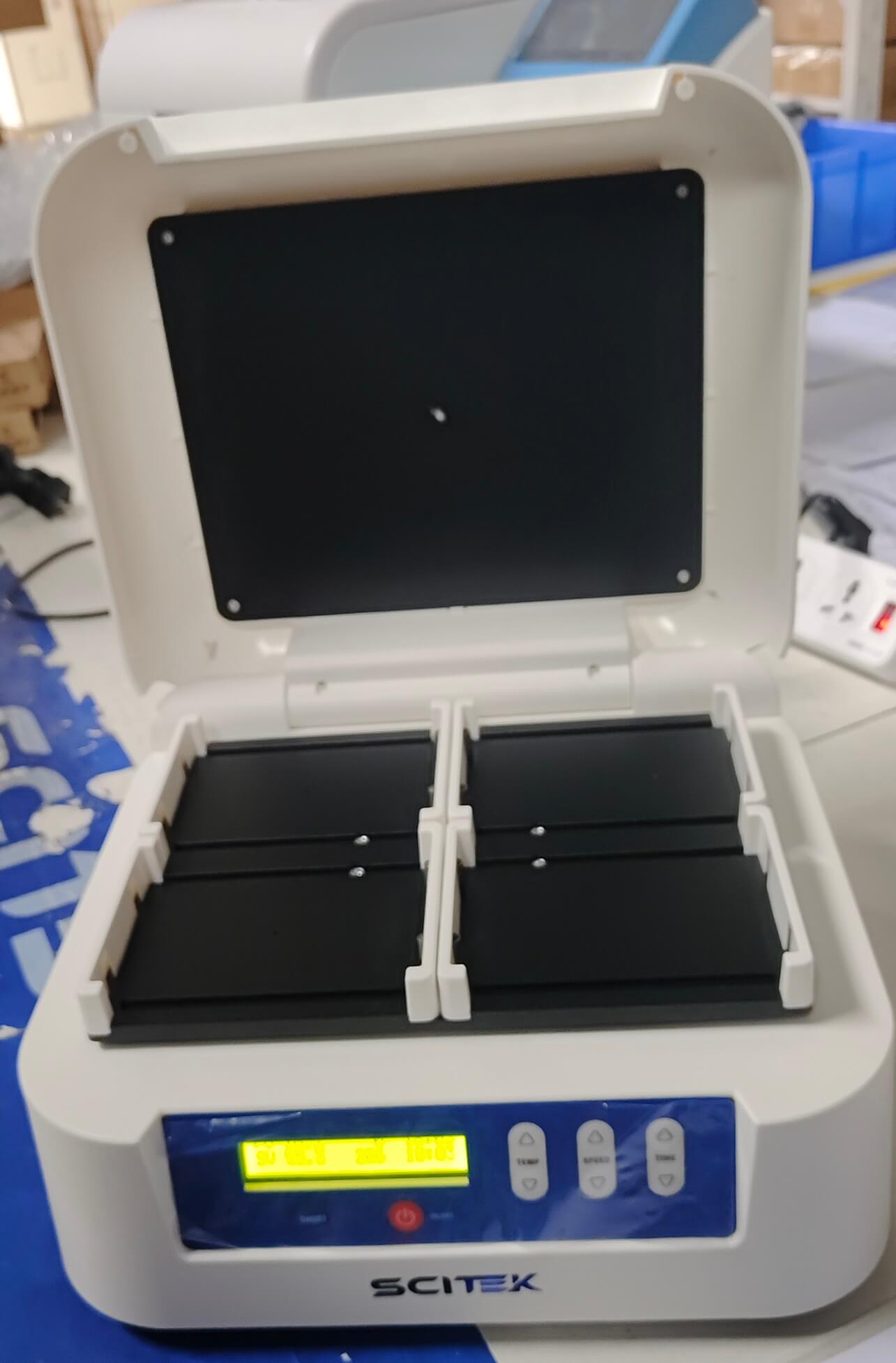 Agitador de incubadores de microplaca