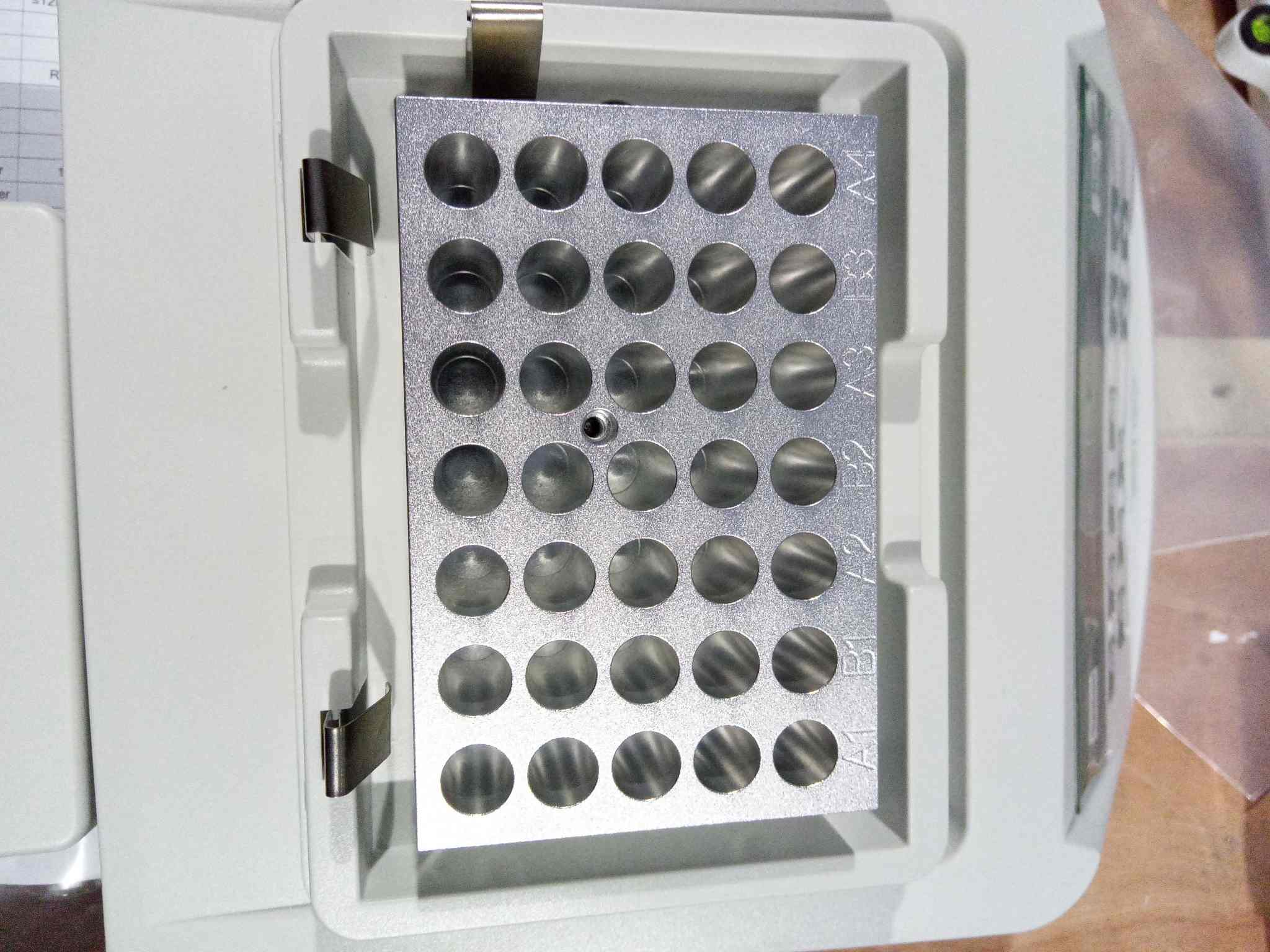 Incubadora autom&aacute;tica de indicadores biol&oacute;gicos (1)